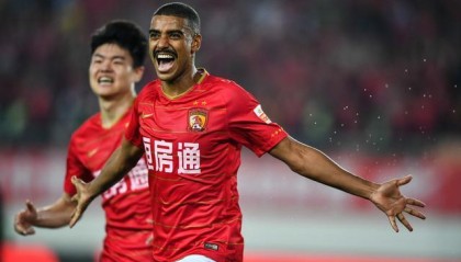  法国国脚租借回归老东家救主  