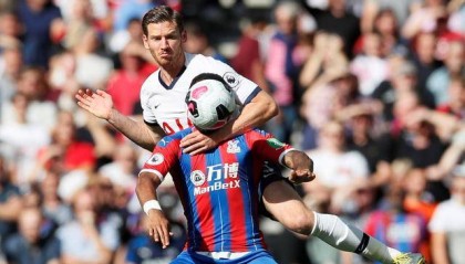  热刺核心伤退陷困境，小将临危救主保留欧战希望  