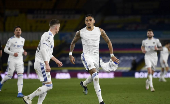  热刺防线送礼不断，利兹联逆转取胜终结五轮不胜  