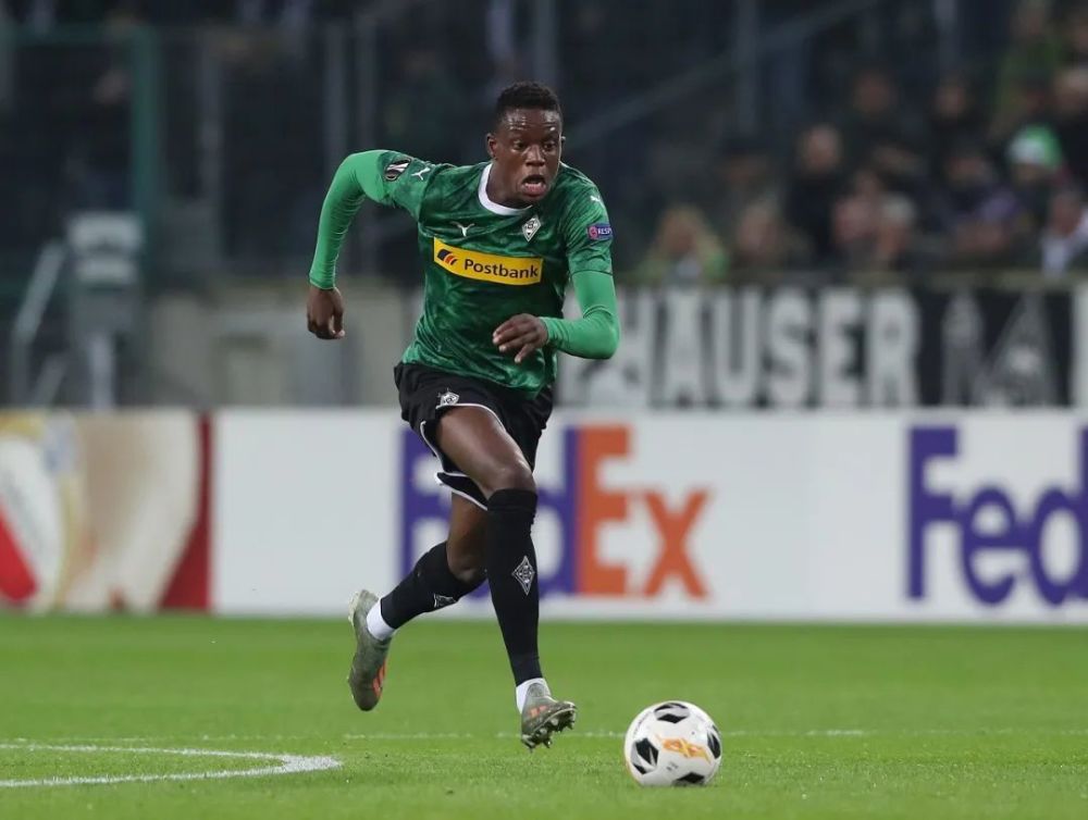  罗马进攻多点开花，四球大胜克雷莫内塞