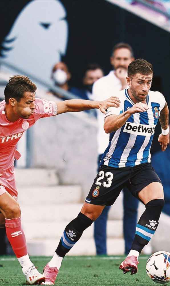  斯图加特年轻前锋把握单刀机会冷静施射打破僵局